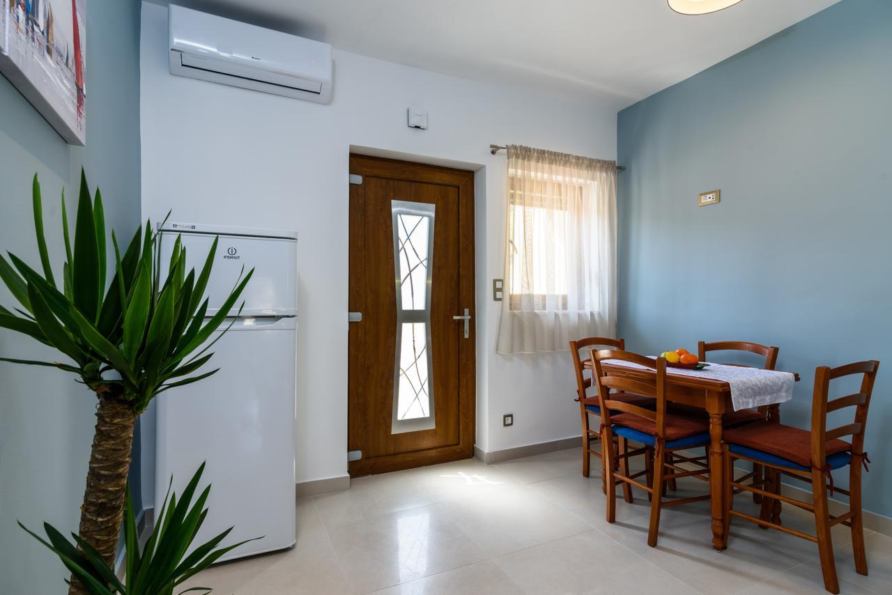 Apartmani Marko I Ana Marina Exteriér fotografie